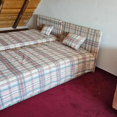 Grossartige Dachwohnung Mit Blick In Den Westerwald Apartman